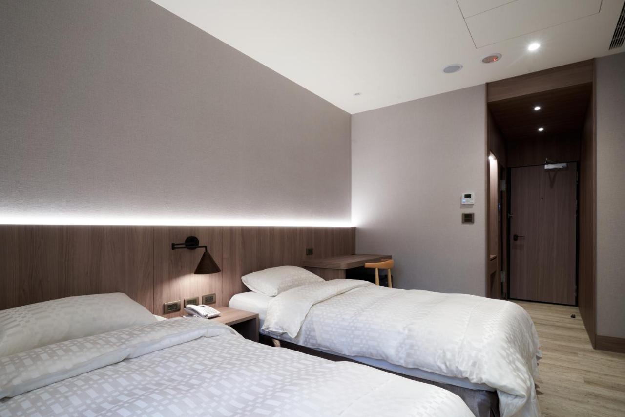 Yung An Business Hotel Tounan Kültér fotó